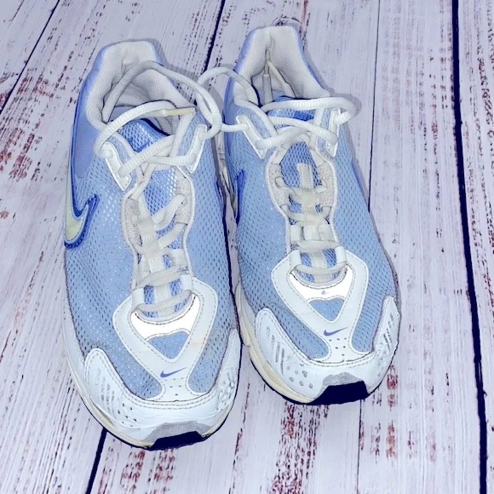 Nike size 6 youth sneakers